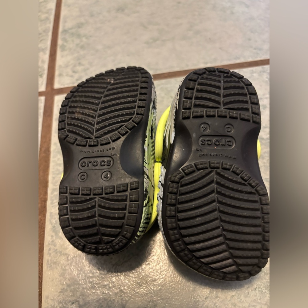 Crocs. Baby sz 4. So cute and GUC. Wicked fast shipping. - Picture 4 of 5